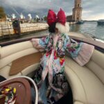 Sia Instagram - #DGLovesVenice 💕 🇮🇹 💕 #TeamSia 🎀 Glam: @thetonyabrewer 💄 Venice, Italy