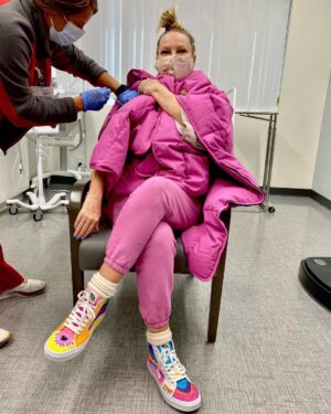 Sia Instagram - I got my shot! 

#igotmyshot 
#getvaccinated  #thishippiejustgotvaccinated #somepeoplehavecompromisedimmunesystems #dontaccidentallykillsomeonewithcancerorhivbeingaccidentallyselfish ❤️ 💉