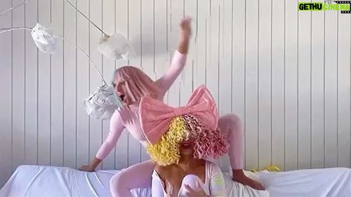 Sia Instagram - We can take it higher ❤️ watch the performance of "Together" w/ @maddieziegler on @fallontonight on youtube.com/fallontonight