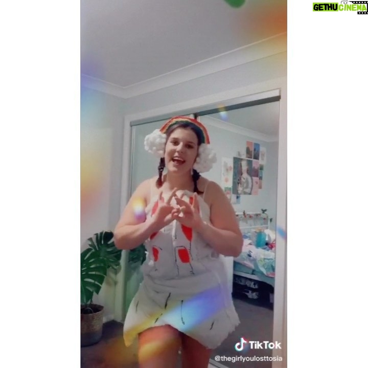 Sia Instagram - @thegirlyoulosttosia taking it higher with the Together dance on @tiktok! 🌈🎧 - Team Sia