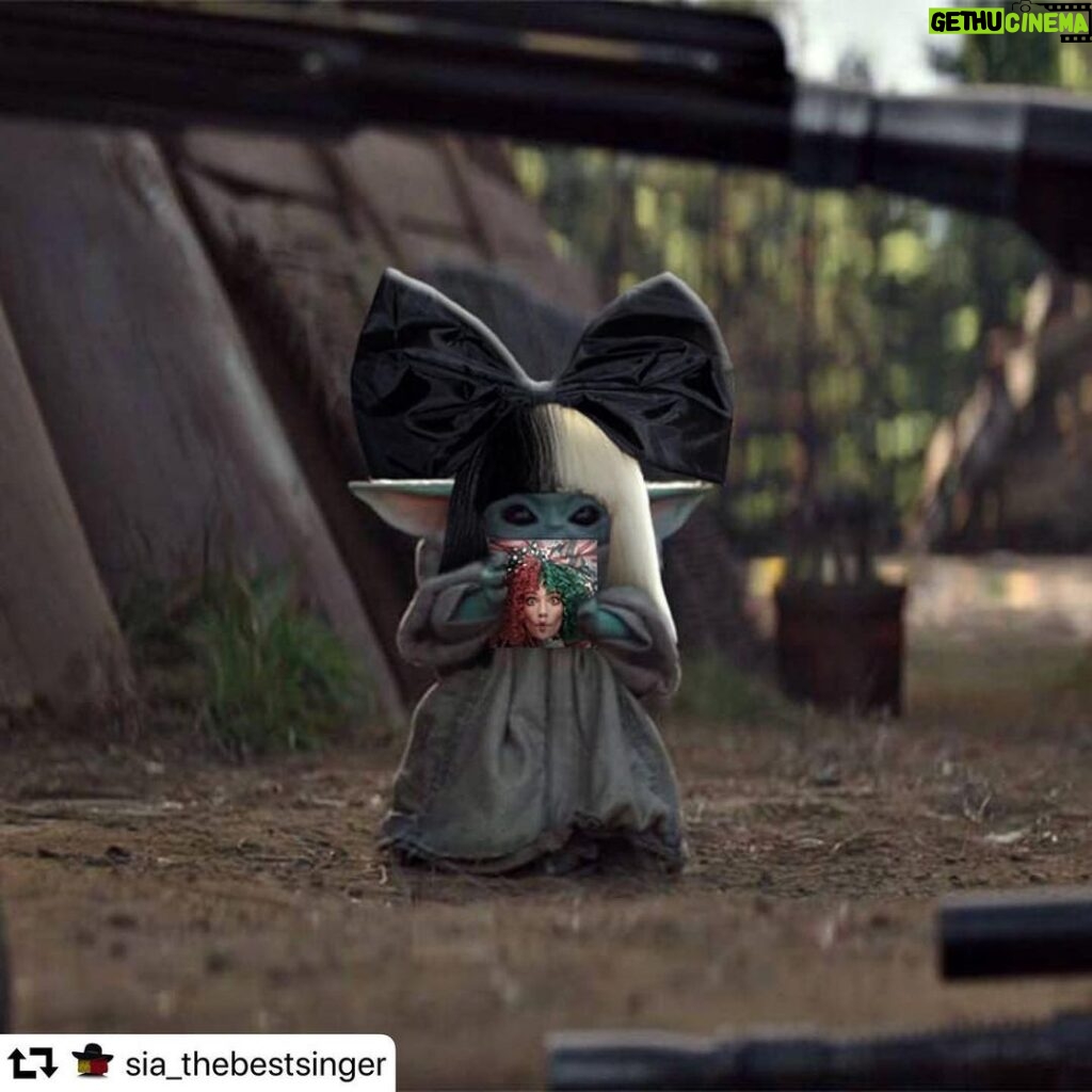 Sia Instagram - Baby Yoda knows 🎄 ❄️ ⛄️- Team Sia #EverydayIsChristmas #repost @sia_thebestsinger
