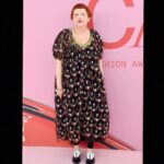 Sia Instagram - Legendary #LynnYaeger at the CFDA Awards 2019 wearing #SimoneRocha & #RepettoBySia ❤️ - Team Sia