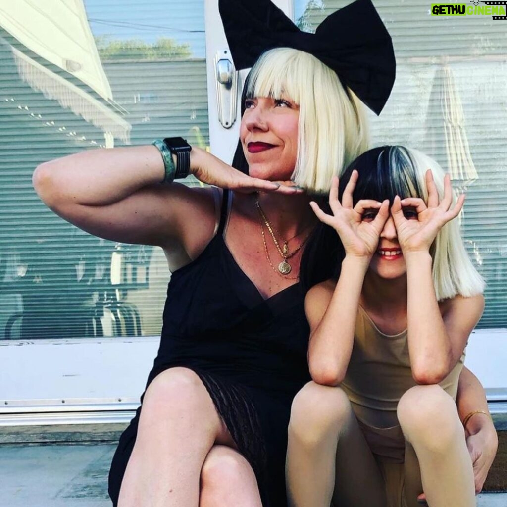 Sia Instagram - W O W ⭐️ just a few of Team Sia’s favorite #SiaHalloween looks! What a treat! - Team Sia
