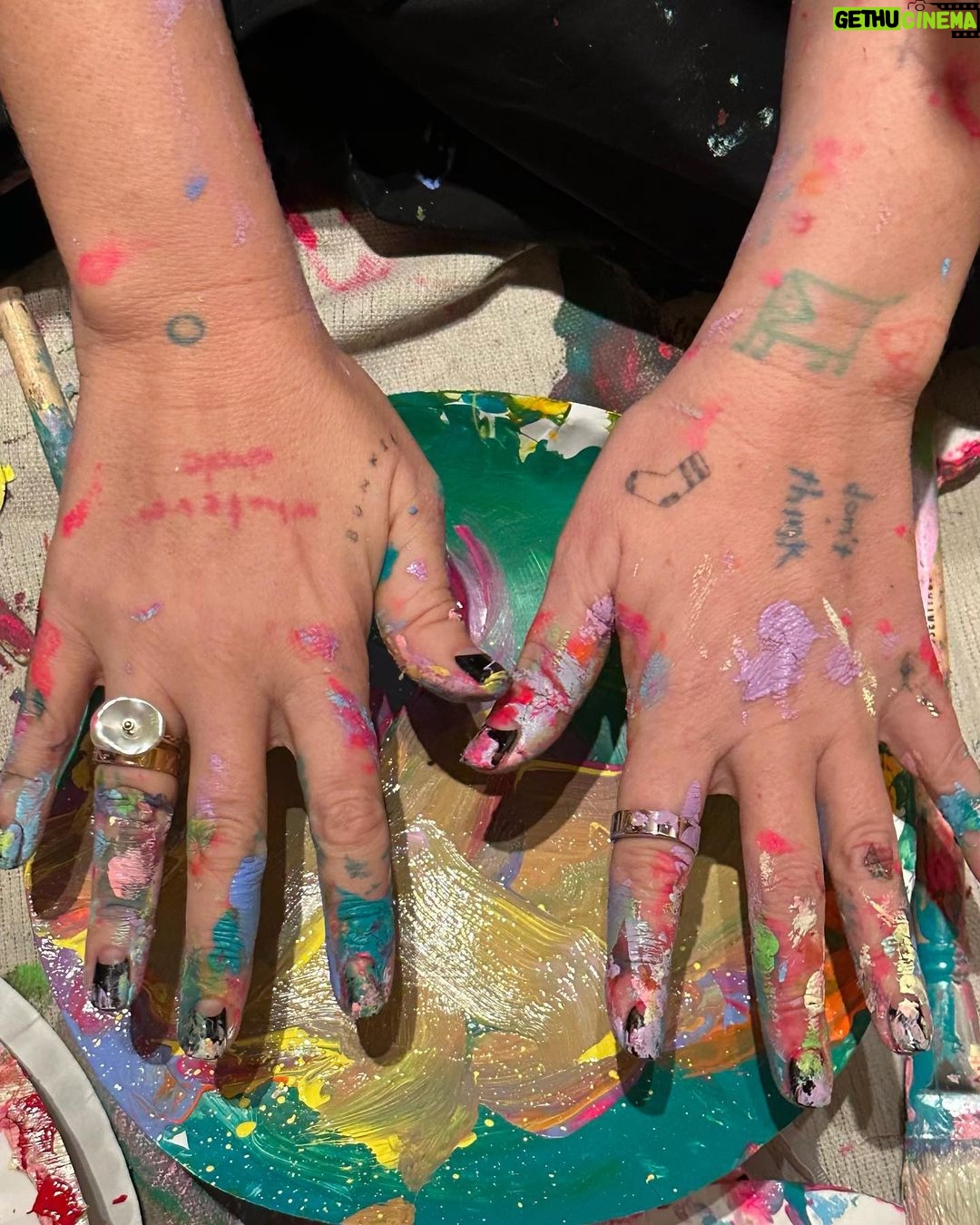 Sia Instagram - Happy love day everybody! I love you, keep going,I love you, keep growing!