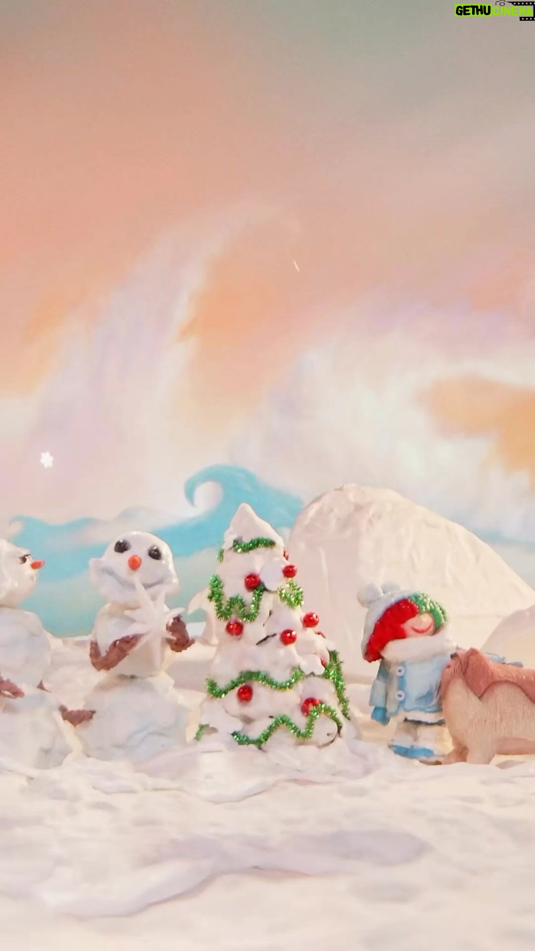 Sia Instagram - At last, Part 2 of Snowman has arrived! ✨❄️☃️ Thanks to @lior.molcho & @neoncatproductions for bringing this story to life ❤️🎄 Watch the full video on @youtube youtube.com/sia - Team Sia