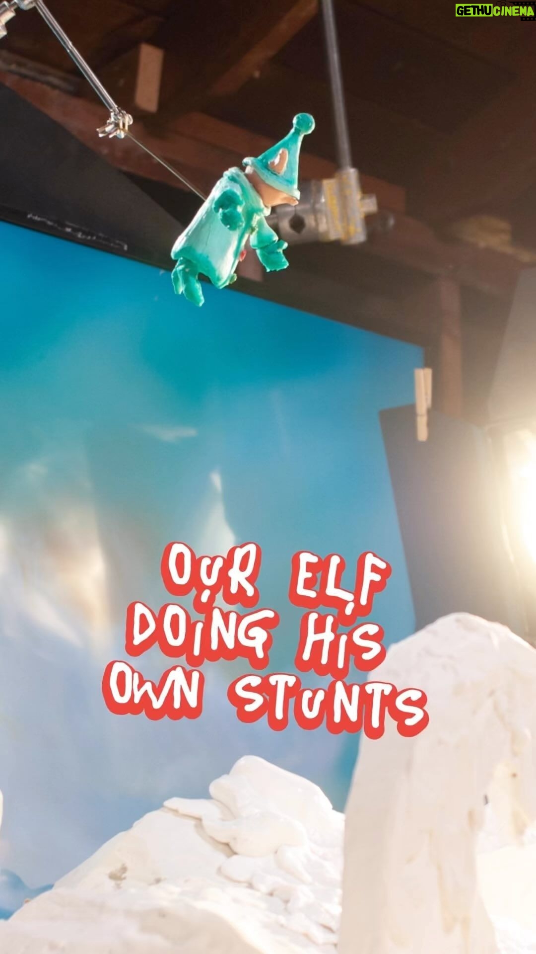Sia Instagram - What really happens behind-the-scenes - Team Sia #everydayischristmas