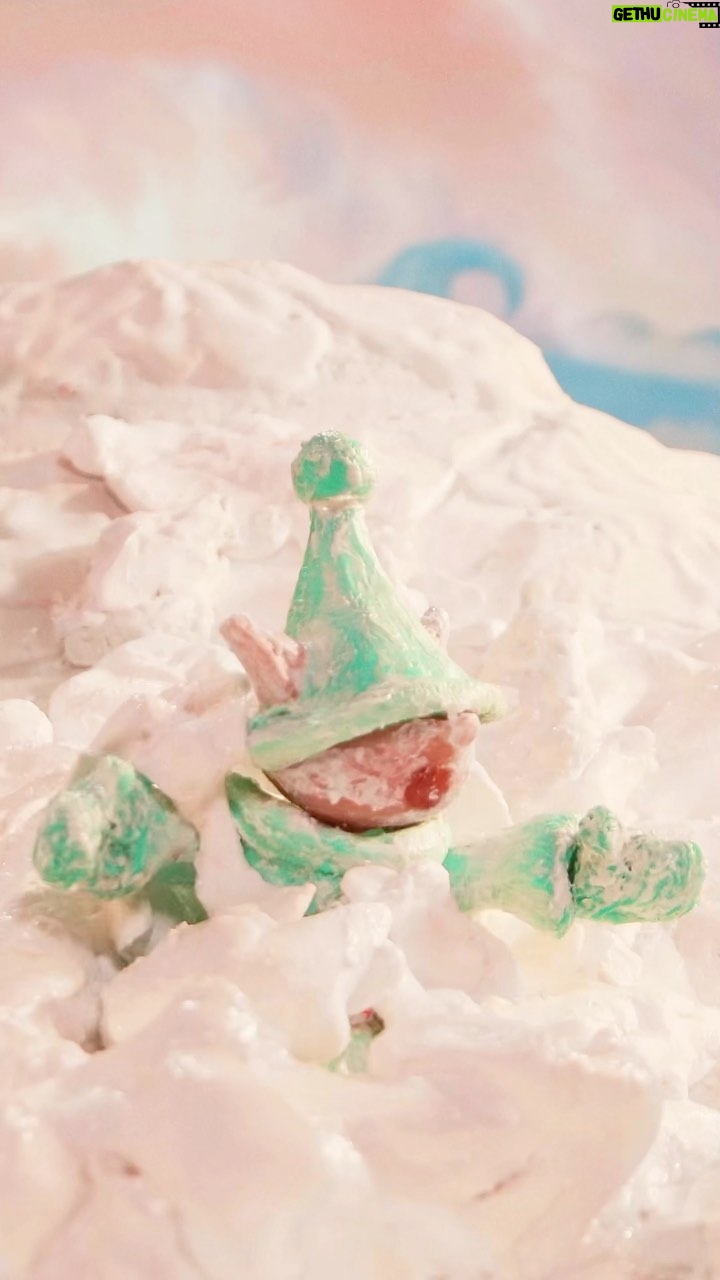Sia Instagram - A new friend joins the fun for the holidays ❄️ - Team Sia #everydayischristmas