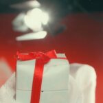 Sia Instagram - Christmas is coming 👀🎁🎄- Team Sia #everydayischristmas