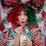Sia Instagram - ONE MONTH 'til Christmas 🎄🌟❄️🎅🏼 - Team Sia