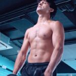 Siddharth Nigam Instagram - Are you committed to achieving your fitness goals this year? #ganggang #gymgang