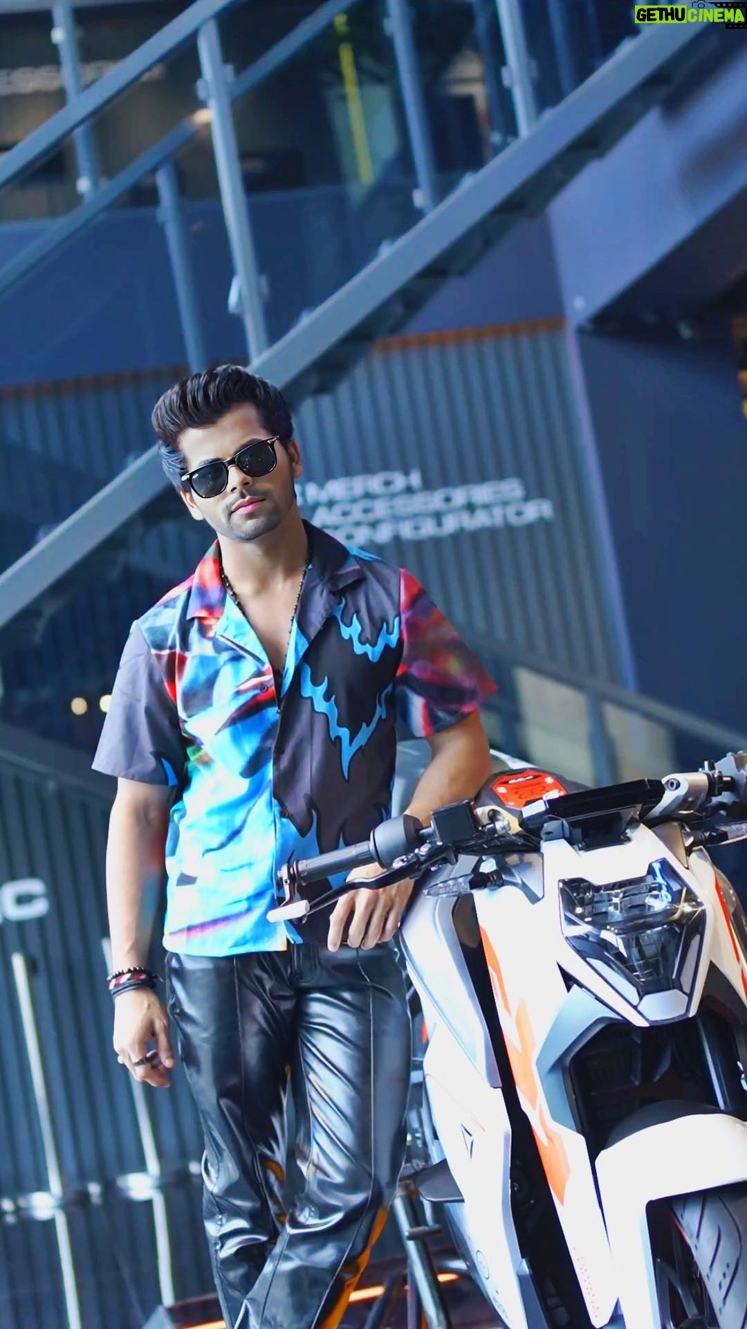 Siddharth Nigam Instagram - Just looking like a wao... wao wao wao😍 🏍️ I'm amazed that my first bike, the Ultraviolette Space Edition F77, is an emotion in itself. It arrived at my home before Diwali. Welcome to my world where happiness is having the first superbike fully Made in India 🇮🇳 #siddharthnigam #ultraviolettef77
