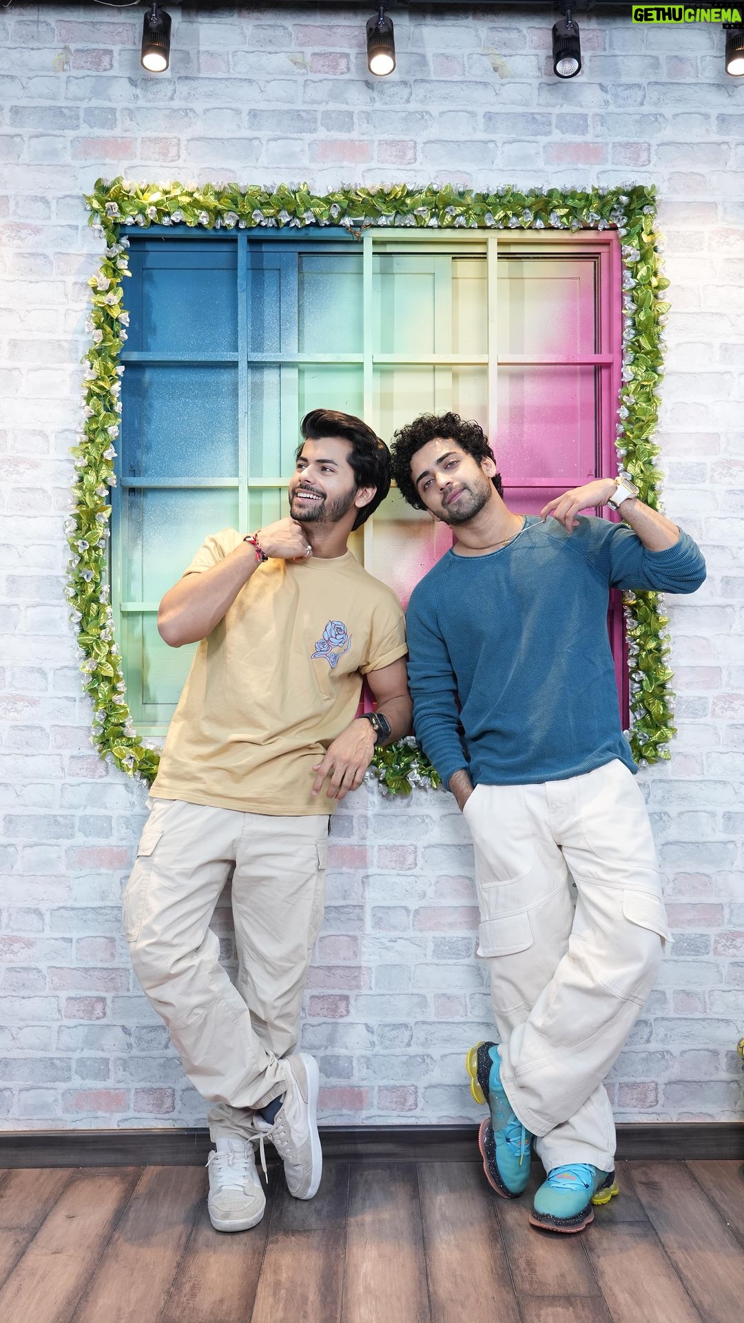 Siddharth Nigam Instagram - Yay! We've made the dance Reel together on #follow🎶 ✨🫶🎶 Now it's your turn to follow the steps and groove to the beat! Let's have a blast! Thank you @beatking_sumedh bhai for creating this dance Reel with me🤝❤️ Studio- @s3.mumbai Video shoot- @sagarfilms194 --- --- #dancechallenge #siddharthnigam #sumedhmudgalkar #thesiddharthnigam #followsingle #followbysiddharthnigam #trendingreels #trendingsongs