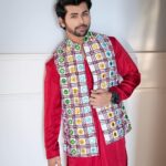 Siddharth Nigam Instagram - May the blessings of Maa Durga fill your life with strength and prosperity! 🙏 happy navratri kanya pooja 🌺 #NavratriBlessings" How was your Navratri? #navratri #ootd #garba Outfit- @manishkumar330_