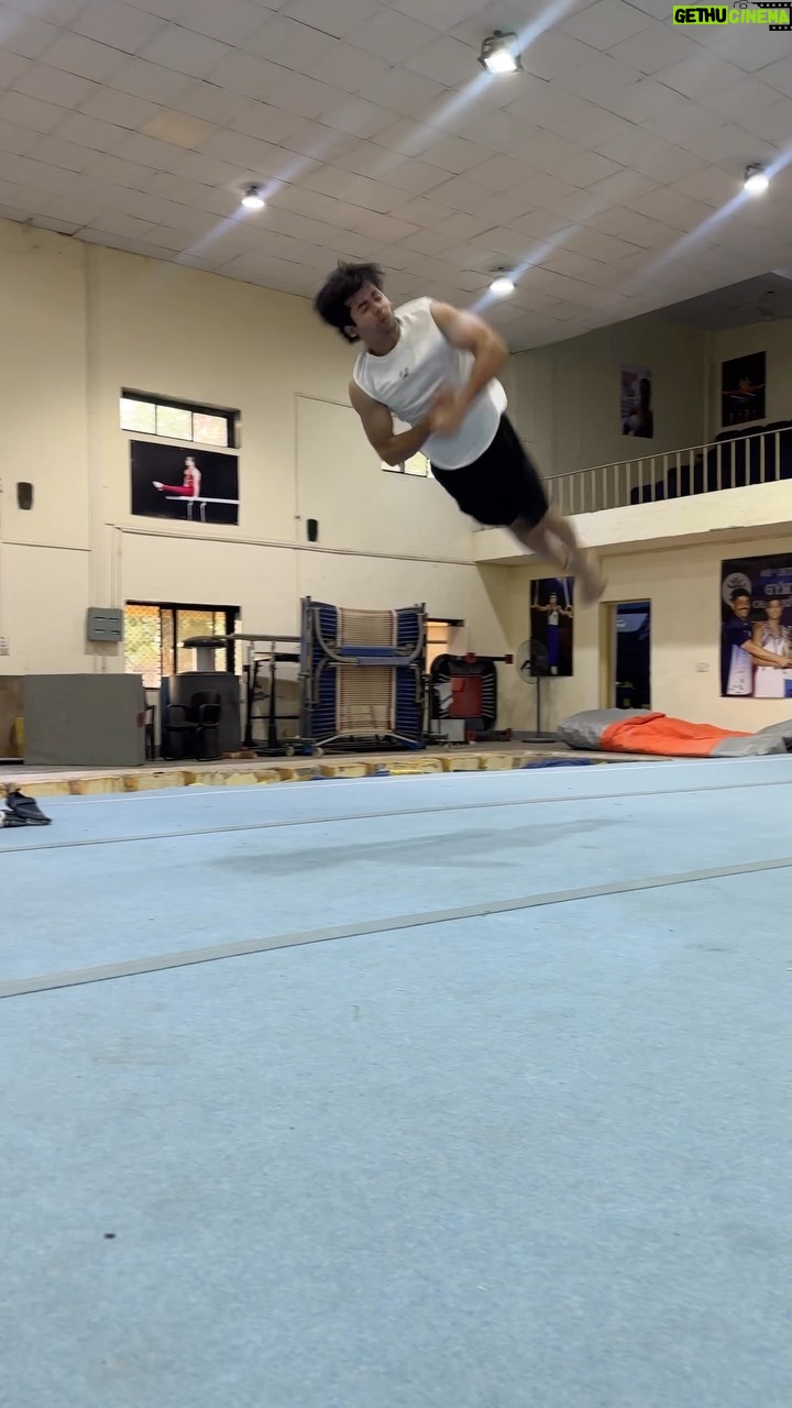 Siddharth Nigam Instagram - Sid-nastics❤️🤭 #gymnastics #siddharthnigam #gymnast