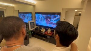 Siddharth Nigam Instagram - Kiska haath kiske shoulder pe?🫶
 watching  #kisikabhaikisikijaan with 
#beingsalmankhan #salmankhan #siddharthnigam 
Ap bhi dekhna mat bhulna with your family