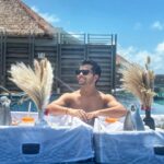 Siddharth Nigam Instagram - People- with you Me-Without you😂🥲 #maldives @planmyleisure @radissonbluresortmaldives