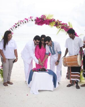 Siddharth Nigam Instagram - We had an absolutely incredible birthday celebration with the most extraordinary people at @radissonbluresortmaldives! We are immensely grateful for the tremendous effort put into cutting the cake and making it an unforgettable experience for us. Thank you from the bottom of our hearts!❤️🎂🏝️🌊 
#birthdayboys #maldives