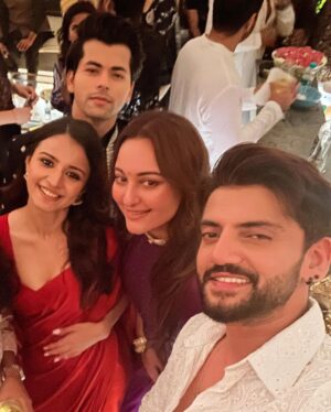 Siddharth Nigam Instagram - ✨🪔🤗❤️🤳
#happydiwali