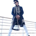 Siddharth Nigam Instagram - "दीपावली की आपको और आपके परिवार को ढेरों शुभकामनाएँ! ✨ #diwali2023 Stylist - @roshni0819 Outfit - @laromaniofficial