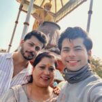Siddharth Nigam Instagram - Saal ki shuruaat Sai baba ke ashirwad Aur Prasad ke sath 🙏❤️ Om Sai Ram✨ Wishing everyone a Happy New Year filled with fresh perspectives and a resilient mindset! 🌟 Shirdi Sai Baba Temple. Shirdi..