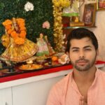 Siddharth Nigam Instagram - Wishing you all a joyous and delightful Krishna Janmashtami! 🙏❤️ Let us rejoice and celebrate the auspiciousness of this day, as it fills our hearts with boundless happiness and bliss. Jai Shree Krishna!
