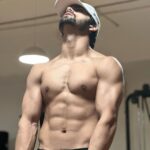Siddharth Nigam Instagram - Big Boy🤭🔥! Here's your Monday motivation. And how did you like the teaser of #TeriAadat2? #mondaymotivation #gains