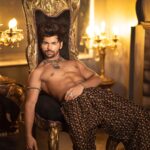 Siddharth Nigam Instagram - Golden✨🤩 🍯 - - Concept and Styling @nagma_the_fashion_hub @designersneha1 - Designer @designer_divyaa - Shoes @Mufa_shoes - Photographers @Prashantsamtani - Hair makeup @yash_hair7682 @chetanmakeup