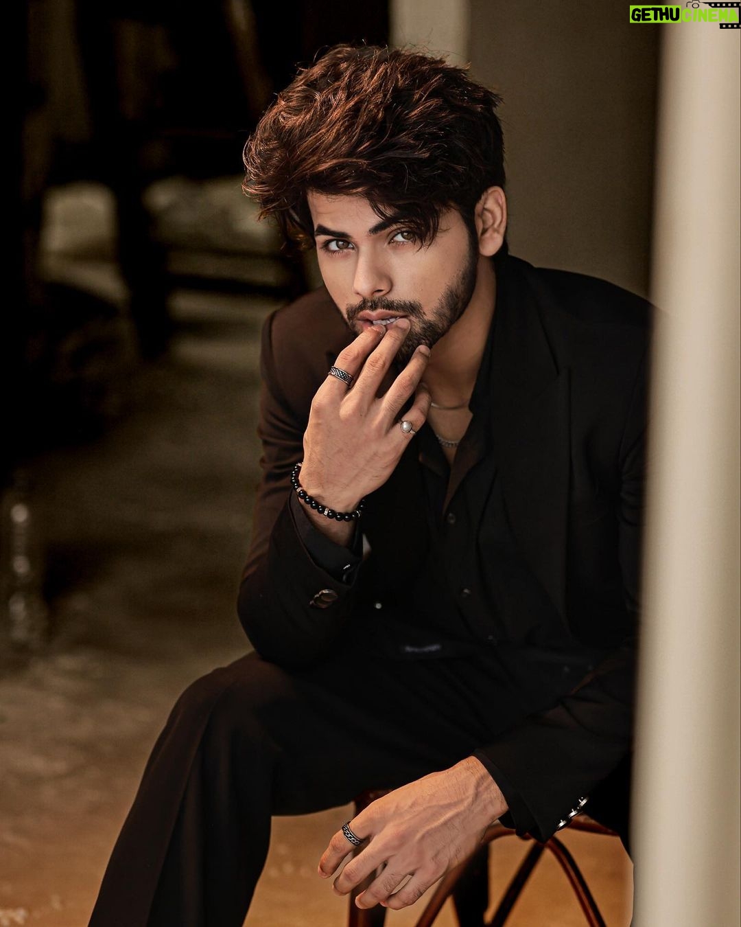 Siddharth Nigam - 207.3K Likes - Write a caption for this picture šš»āØš„
šø : @amitkhannaphotography
Hair stylist- @yash_hair7682