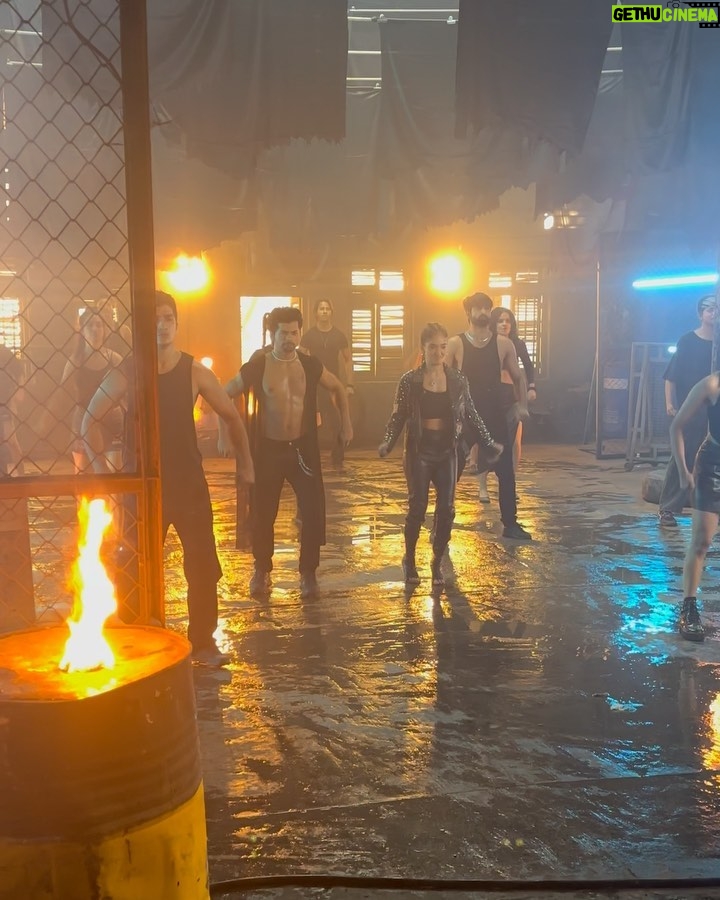Siddharth Nigam Instagram - "2 million views π! π and Teri Aadat 2' rocking the YouTube trends at #7 has us on cloud nine! βοΈ Sharing a glimpse of the incredible journey behind the scenes β every sweat drop, every late night β all worth it for the love you've shown us. Your support means the world! β€οΈ And yes, that glass bottle break? Painful but epic. Remember, safety first β please don't attempt this at home. π«π₯ If you haven't caught the magic yet, link in bio! β¨πΆ #2millionviews #TeriAadat2 #BehindTheScenes"