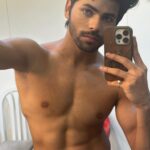 Siddharth Nigam Instagram - "2 million views 😍! 🎉 and Teri Aadat 2' rocking the YouTube trends at #7 has us on cloud nine! ☁️ Sharing a glimpse of the incredible journey behind the scenes – every sweat drop, every late night – all worth it for the love you've shown us. Your support means the world! ❤️ And yes, that glass bottle break? Painful but epic. Remember, safety first – please don't attempt this at home. 🚫💥 If you haven't caught the magic yet, link in bio! ✨🎶 #2millionviews #TeriAadat2 #BehindTheScenes"