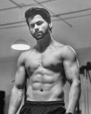 Siddharth Nigam Instagram - Big Boy🤭🔥! Here's your Monday motivation. And how did you like the teaser of #TeriAadat2? #mondaymotivation #gains