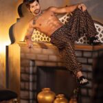 Siddharth Nigam Instagram - Golden✨🤩 🍯 - - Concept and Styling @nagma_the_fashion_hub @designersneha1 - Designer @designer_divyaa - Shoes @Mufa_shoes - Photographers @Prashantsamtani - Hair makeup @yash_hair7682 @chetanmakeup