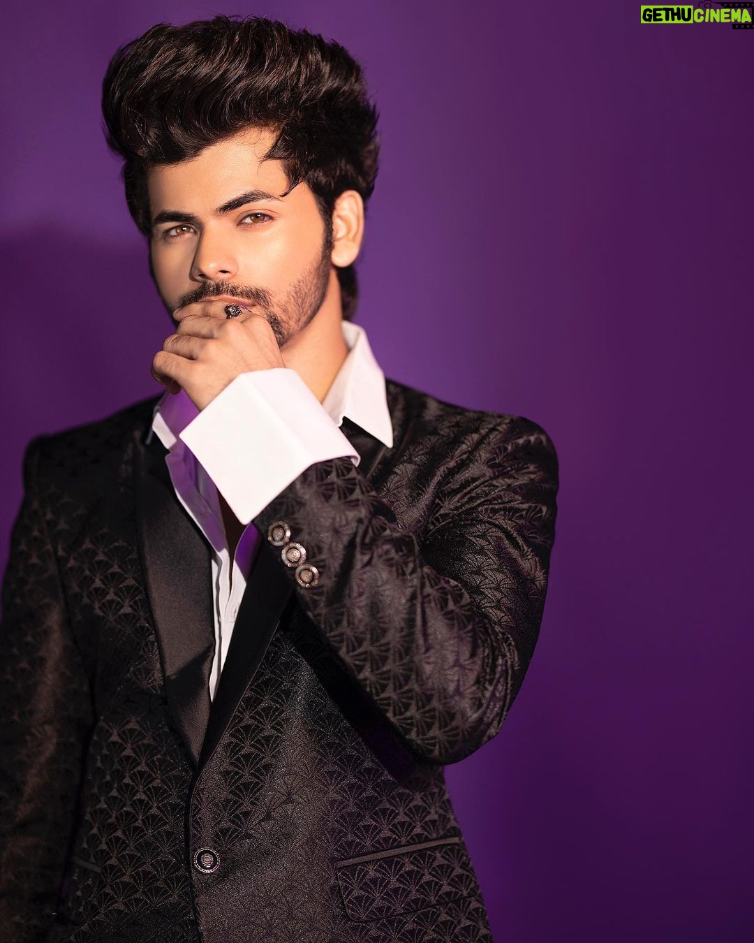 Siddharth Nigam Instagram - Embracing Vintage Vibes 🕺🔮 Bringing Back the Bellbottoms in Style! 🖤🪄#TimelessElegance #RetroRevival #FashionForward" . Concept and Styling @nagma_the_fashion_hub @designersneha1 Designer @nimrahscloset Shoes @mufa_shoes . Photographers @Prashantsamtani . Hair makeup- @chetanmakeup - @yash_hair7682 Studio- @s3.mumbai