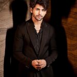Siddharth Nigam Instagram - I'm nicer when i like my outfit 😌🔥 @amitkhannaphotography