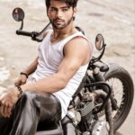 Siddharth Nigam Instagram – Don’t look at the caption look at me✨😌 🏍️ 
📸: @amitkhannaphotography 
#bikelife