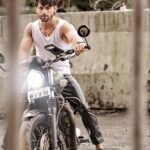 Siddharth Nigam Instagram – Don’t look at the caption look at me✨😌 🏍️ 
📸: @amitkhannaphotography 
#bikelife