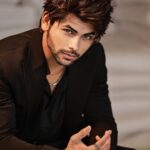 Siddharth Nigam Instagram - Write a caption for this picture 🙌🏻✨🔥 📸 : @amitkhannaphotography Hair stylist- @yash_hair7682