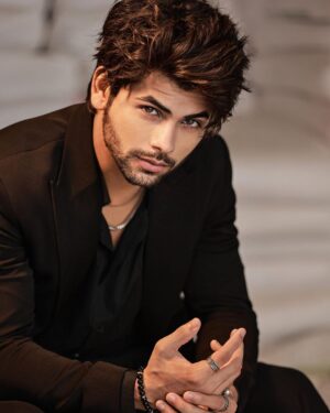 Siddharth Nigam Instagram - Write a caption for this picture 🙌🏻✨🔥
📸 : @amitkhannaphotography 
Hair stylist- @yash_hair7682