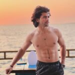 Siddharth Nigam Instagram - Phele bhi Main Tumse milaa hun✨ 🎶 #siddharthnigam #maldives