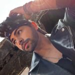 Siddharth Nigam Instagram - Chalo yaar, bohot dino se selfie nahi dali thi, abhi ek selfie lete hai! 😄 Are you guys excited for my new music video? Ek bahut bada gaana hai jo @tips par release ho raha hai, stay tuned! ✨❤️️ guess karo song aur batao in the comment section HINT: LDDH