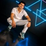 Siddharth Nigam Instagram - Grooving to my own beat with Campus on my feet! 😍 As I heat up the dance floor Air-Turbo's advanced air ventilation system keeps my feet cool! #Nitropower #Campus #DanceOn #GrooveWithMe #Campusshoes #Campussquad