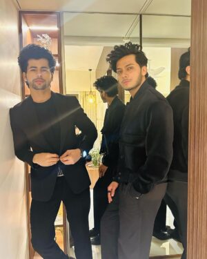 Siddharth Nigam Instagram - Men in black 🖤

#filmfareottawards #filmfarenight