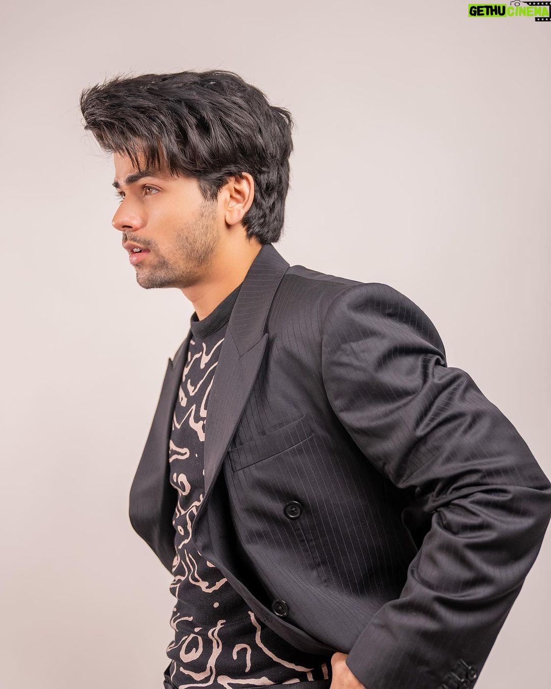 Siddharth Nigam Instagram - "Swagger on point, vibes on lock 🔥 #OwnIt 📸 : @that.nikhill