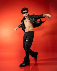 Siddharth Nigam Instagram - Allow me to reintroduce myself ✨ Credits - @that.nikhill outfit deets - @vrpfashions @mufa_shoes @asukacouture @style_by_aniq Jeans- @3eleven.in Thank you @deepakkalra for giving this it's amazing✨