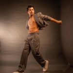 Siddharth Nigam Instagram – Future so bright, I had to throw a lil shade ✨

Credits – @that.nikhill 

outfit deets – @vrpfashions @mufa_shoes @asukacouture @style_by_aniq