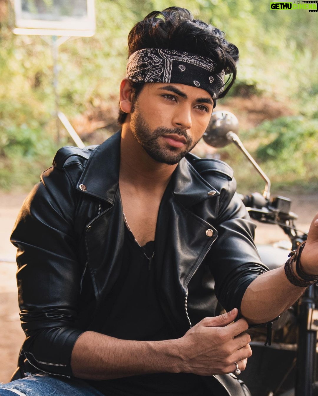 Siddharth Nigam Instagram - And we have reached a mind-blowing 2 million views! The craze for #Latka is spreading like wildfire🔥😍 I am absolutely thrilled and grateful to everyone🙏❤️. I am eagerly looking forward to watching your Reel with the amazing latka Hook step. It's going to be fantastic!✨❤️