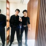 Siddharth Nigam Instagram - Men in black 🖤 #filmfareottawards #filmfarenight