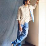 Sidharth Malhotra Instagram – #DilliKaLaunda 😉

Styled by: @the.vainglorious
Makeup: @rizvan02 
Hair: @aunali._19 
Photographer: @trishasarang