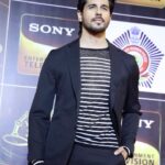 Sidharth Malhotra Instagram – An evening of admiration and respect, celebrating and honoring the bravery of Mumbai Police at #Umang2023. It was a privilege to represent #IndianPoliceForce, my debut action-packed show, as a humbling tribute to the valor of the police force. 🫡🙏🏼

#IndianPoliceForceOnPrime, Jan 19 on @primevideoin
