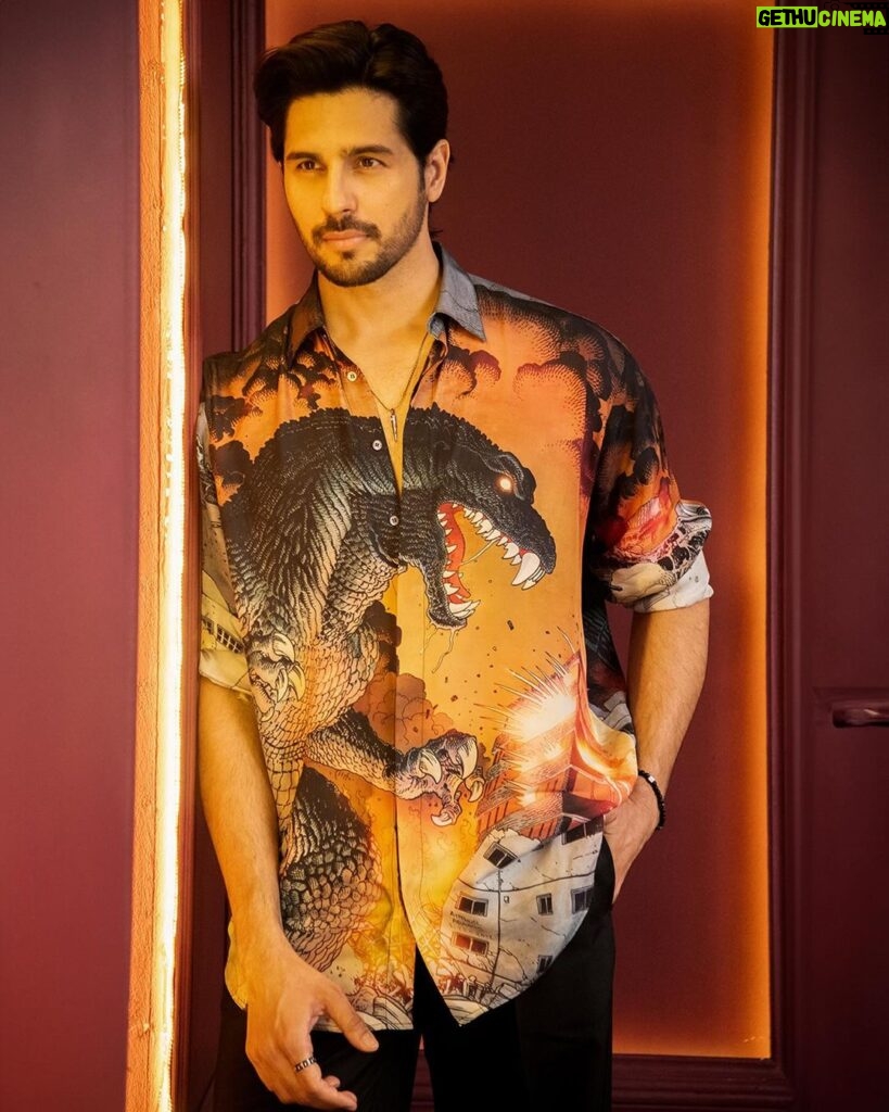 Sidharth Malhotra Instagram - Life is better in colour. Styled by @mayurinivekar Photography by @aj_naik_